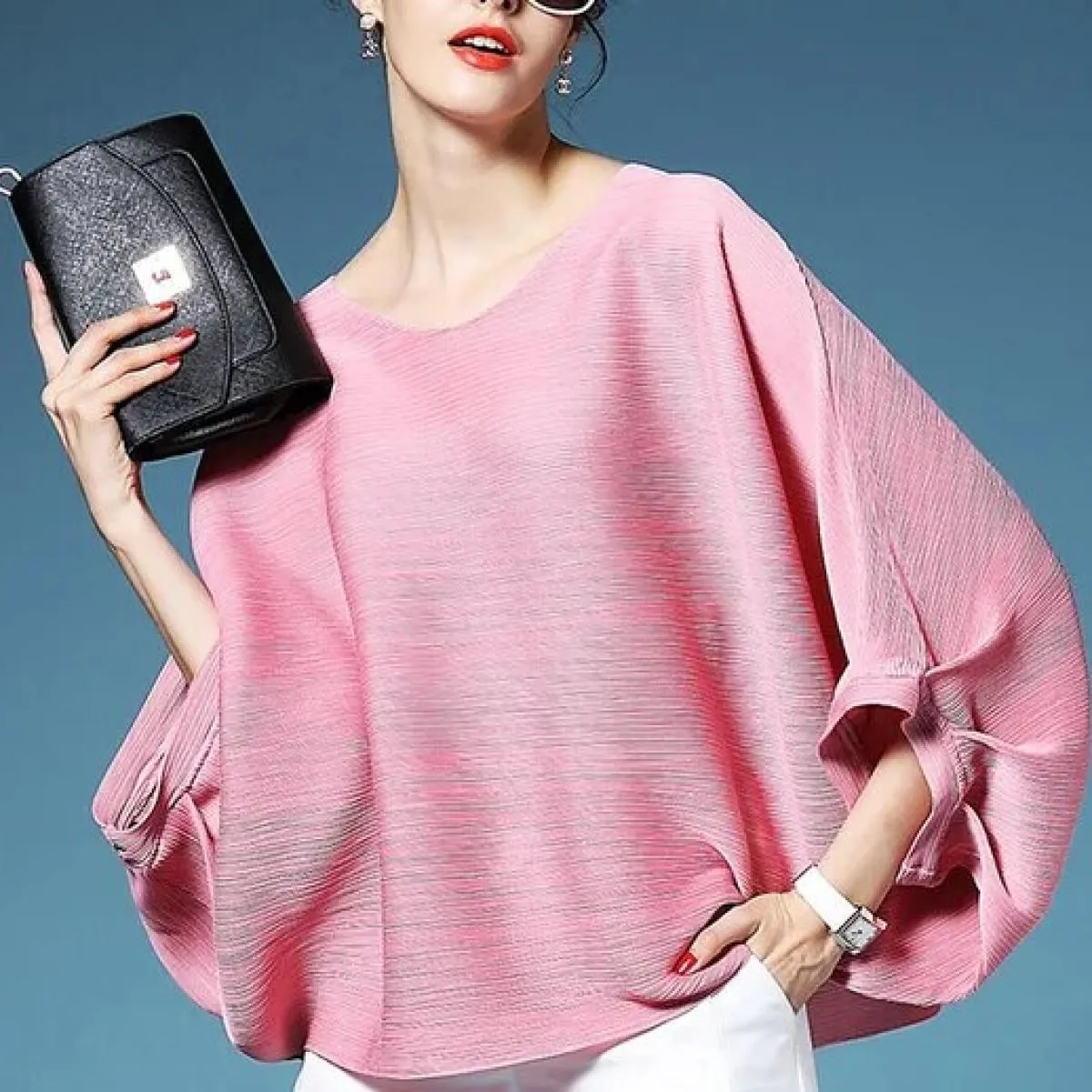 2023 T-shirt a pieghe larghe di nuova moda di alta qualità con colletto tondo mezza manica a pipistrello pieghettata top da donn