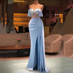 Abito da sera elegante da donna di lusso con scollo a cuore senza maniche, sirena blu, pieghe, spalle scoperte, abiti in raso