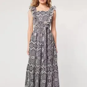 Temperamento francese, fascia alta, stile delicato, colletto quadrato, giunture arricciate, abito con bretelle da fata, nuovo st