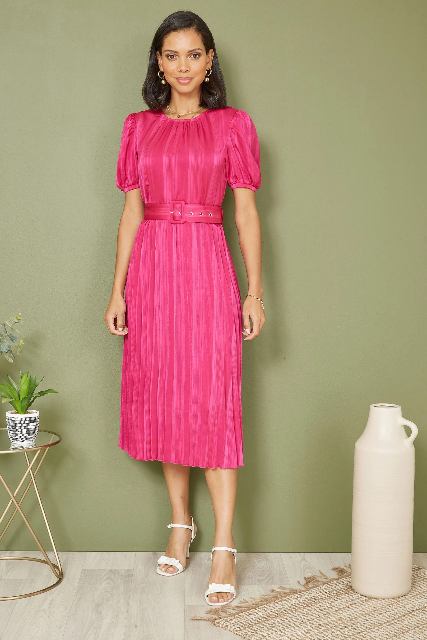 Yumi Satin - Abito midi a righe con pieghe e cintura in coordinato